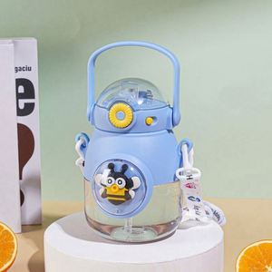 Botella de agua de plástico ecológica de 900 ml con diseño de dibujos animados para niños, con pajita y asa, ideal para guardería y escuela. - Product Image 5