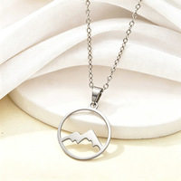 Nouveau pendentif minimaliste en acier inoxydable, design unisexe, avec motifs de montagne et de montagne enneigée, adapté à un usage quotidien