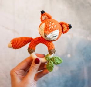Nuevo diseño ganchillo <span class=keywords><strong>bosque</strong></span> <span class=keywords><strong>animales</strong></span> zorro sonajero <span class=keywords><strong>Amigurumi</strong></span> <span class=keywords><strong>animales</strong></span> Baby Shower regalos leche algodón materiales madera - Product Image 2