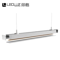 Profilé en aluminium LED suspendu pour éclairage linéaire commercial, idéal pour les bureaux et les magasins.