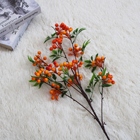 Branche longue artificielle de houx vert d'hiver avec fruits porte-bonheur pour décoration de salon, restaurant, hôtel, décoration d'intérieur, vente en gros