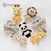 TK Cadeau pour Première Maman : Jouet pour Bébé en Peluche Amigurumi (Lapin, Lion, Tigre, Koala, Girafe, Cerf, Renne, Singe paresseux, Panda roux) et Hochet Animaux
