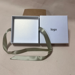Boîte cadeau rigide en papier écologique, directement de l'usine, avec ruban satiné, logo personnalisé, couvercle et base de haute qualité pour bracelet - Product Image 1