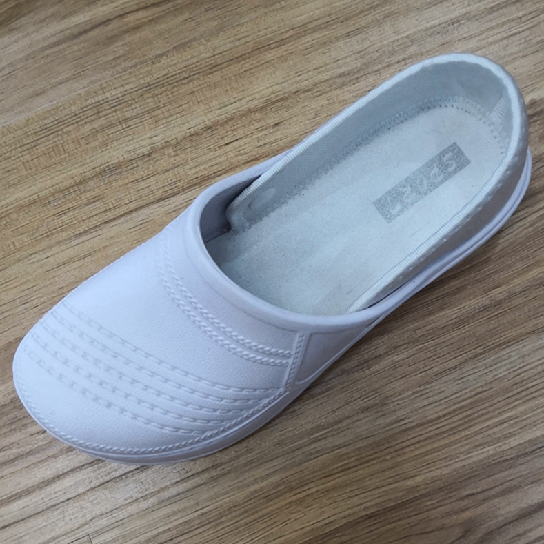 Zoccoli da infermiera bianchi