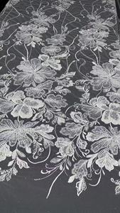 Tissu en dentelle blanche élégante à <span class=keywords><strong>gros</strong></span> motifs floraux perlés pour robe <span class=keywords><strong>de</strong></span> mariée - Product Image 5