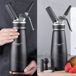 <span class=keywords><strong>Siphon</strong></span> à crème en aluminium de 500 ml (1 pinte) avec bord en silicone, distributeur de crème pour les mains avec embouts en plastique - Product Image 4