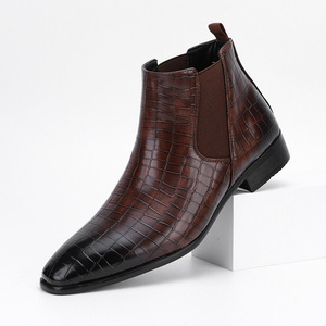 Botas de cuero genuino para hombre, estilo tobillero, superficie brillante, punta puntiaguda, estampado, sin cordones, suela de goma antideslizante, venta al por mayor - Product Image 1