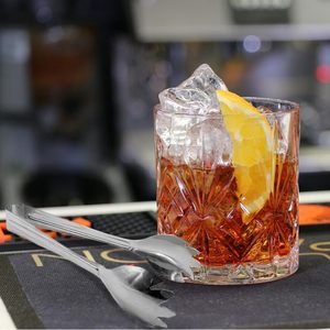 Pinze per ghiaccio a molla in acciaio inossidabile da 16,5 cm con bordi dentellati per shaker da cocktail - Product Image 4