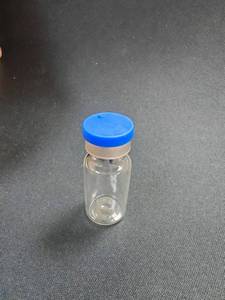Vente en gros de flacons en verre transparent de laboratoire, forme cylindrique, bouchon à vis, utilisation en laboratoire, 3 ml, couvercle bleu pour les consommables des SALONS DE BEAUTÉ - Product Image 1