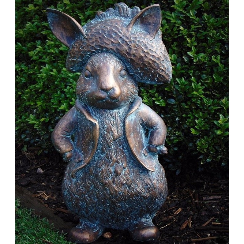 Lapin avec un chapeau