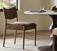 Chaise de salle à manger en bois massif avec dossier en cuir rembourré et pieds en bois – Offre spéciale JP