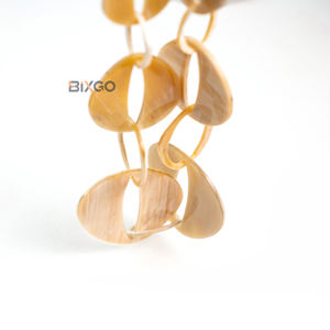 Collar Minimalista de Cuerno de Búfalo Natural con 6 Eslabones Principales, Regalo Moderno, Ligero, Sostenible, Joyería de Alta Calidad - Product Image 4