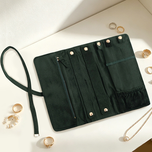 Organisateur de colliers anti-emmêlement en gros, étui de rangement pliable en velours pour bijoux, idéal pour les voyages et comme cadeau pour demoiselle d'honneur - Product Image 1