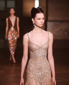 Vestido de Noche Sirena Champán SS552 de Sharon Said, Vestido de Fiesta de Lujo con Cuentas en Capas y Tirantes Espagueti para Mujer - Product Image 3