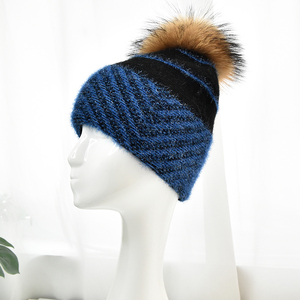 Bonnets d'hiver <span class=keywords><strong>en</strong></span> <span class=keywords><strong>laine</strong></span> <span class=keywords><strong>pour</strong></span> femmes Bonnets <span class=keywords><strong>en</strong></span> fourrure personnalisés avec <span class=keywords><strong>pompon</strong></span> <span class=keywords><strong>en</strong></span> fourrure <span class=keywords><strong>pour</strong></span> femmes <span class=keywords><strong>Bonnet</strong></span> souple <span class=keywords><strong>en</strong></span> <span class=keywords><strong>laine</strong></span> avec logo personnalisé <span class=keywords><strong>pour</strong></span> femmes - Product Image 5