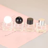 Flacon carré en verre transparent de 10 ml pour mini-parfum d'aromathérapie et huile essentielle avec bouchon à bille réducteur