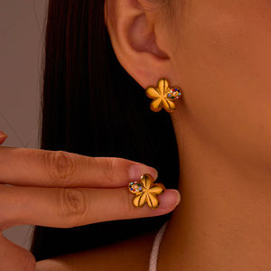 Colorido CZ Stone Cute Flower Stud Pendientes para niñas 18K Chapado en oro Acero inoxidable Joyería de moda para fiesta de uso diario - Product Image 1