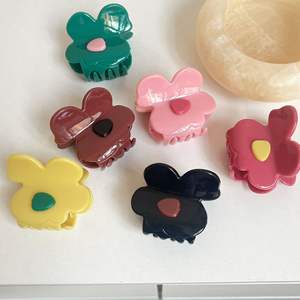 Nouvelle Pince à Cheveux Coréenne et Japonaise Printemps-Été, Petite Fleur Délicate en Acétate, Accessoire Doux et Frais pour l'arrière de la tête - Product Image 2