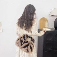 Sac à main seau en fausse fourrure de renard coloré, nouvelle collection, style sexy, luxueux, pour femme, sac à bandoulière personnalisé, vente chaude hiver