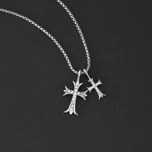 Collier Hip Hop Rétro Double Croix Unisexe avec Pendentif Diamant Personnalisé en Acier Inoxydable Style Européen et Américain - Product Image 1