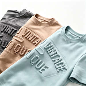 เสื้อยืดแขนสั้นผู้ชายลายพิมพ์ตัวอักษรวินเทจ ทรงปกติ คอกลม แบบถัก - Product Image 1