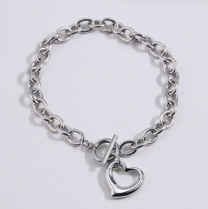 Demandez le catalogue : Ensemble de bijoux fantaisie pour femme en acier inoxydable argenté, motif cœur ajouré, collier, bracelet et boucles d'oreilles TT - Product Image 3