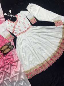 Robe de mariée de créateur haut de gamme avec ensemble pantalon brodé, approvisionnement direct d'usine disponible à un prix de gros abordable - Product Image 6