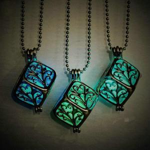 Colliers pendentifs étoile de lune lumineuse pour femmes, collier en pierre lumineuse en forme de cœur creux et de citrouille, bijoux qui brillent dans le noir - Product Image 3