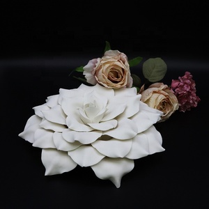 Art mural OEM <span class=keywords><strong>pour</strong></span> la maison, décoration 3D, sculpture artisanale, grande rose en <span class=keywords><strong>céramique</strong></span> rose personnalisée, fleur en porcelaine <span class=keywords><strong>pour</strong></span> les <span class=keywords><strong>tombes</strong></span>, décorative - Product Image 4