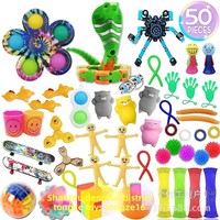 Lot de 24 jouets anti-stress en plastique pour fêtes, comprenant des slime à presser en chaîne, des cubes magiques et des balles de raisin
