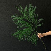 Meistverkaufte künstliche grüne Blumen, künstliche Eukalyptusblätter, weiche Kunststoffblüten im Waldstil für Eventdekoration