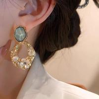 Boucles d'Oreilles Pendantes en Acier Inoxydable Style Vintage, Fleur Creuse Carrée Zircon et Perle