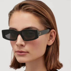 Lunettes de soleil carrées de petite taille de style européen et américain sur mesure pour femmes, protection UV400, style Instagram, monture noire, verres en PC - Product Image 3