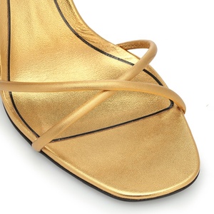 Yüksek seviye moda kadın ayakkabısı sarı ve altın rengi ince topuklu kadın bayanlar sandalet tüy püskül ile moda model - Product Image 4