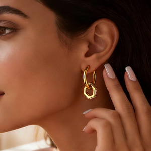 Pendientes de Aro Geométricos Chapados en Oro de Acero Inoxidable con Zirconia Engastada para Uso Diario - Product Image 1