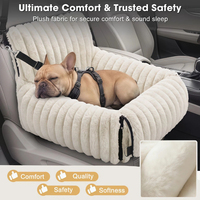 Coussin de voiture pour chien, se pose n'importe où dans la voiture, sangle de sécurité intégrée, design en peluche, convient à la plupart des véhicules pour animaux de compagnie de petite et moyenne taille.