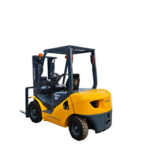 Chariot élévateur diesel d'occasion Komatsu FD25 de 2,5 tonnes, haute qualité et prix économique, avec moteur à combustion interne - Product Image 1