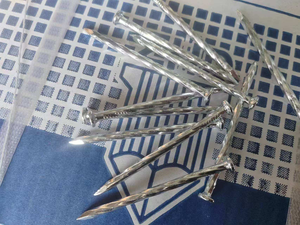 Clous en acier à haute teneur en carbone pour béton, à tige lisse ou à tige cannelée droite, électrogalvanisés, pour la construction métallique - Product Image 2