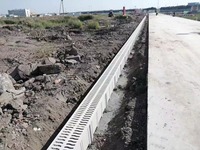 Couvercle de drain en FRP antidérapant avec surface texturée pour les trottoirs des parkings municipaux et les systèmes de collecte des eaux pluviales