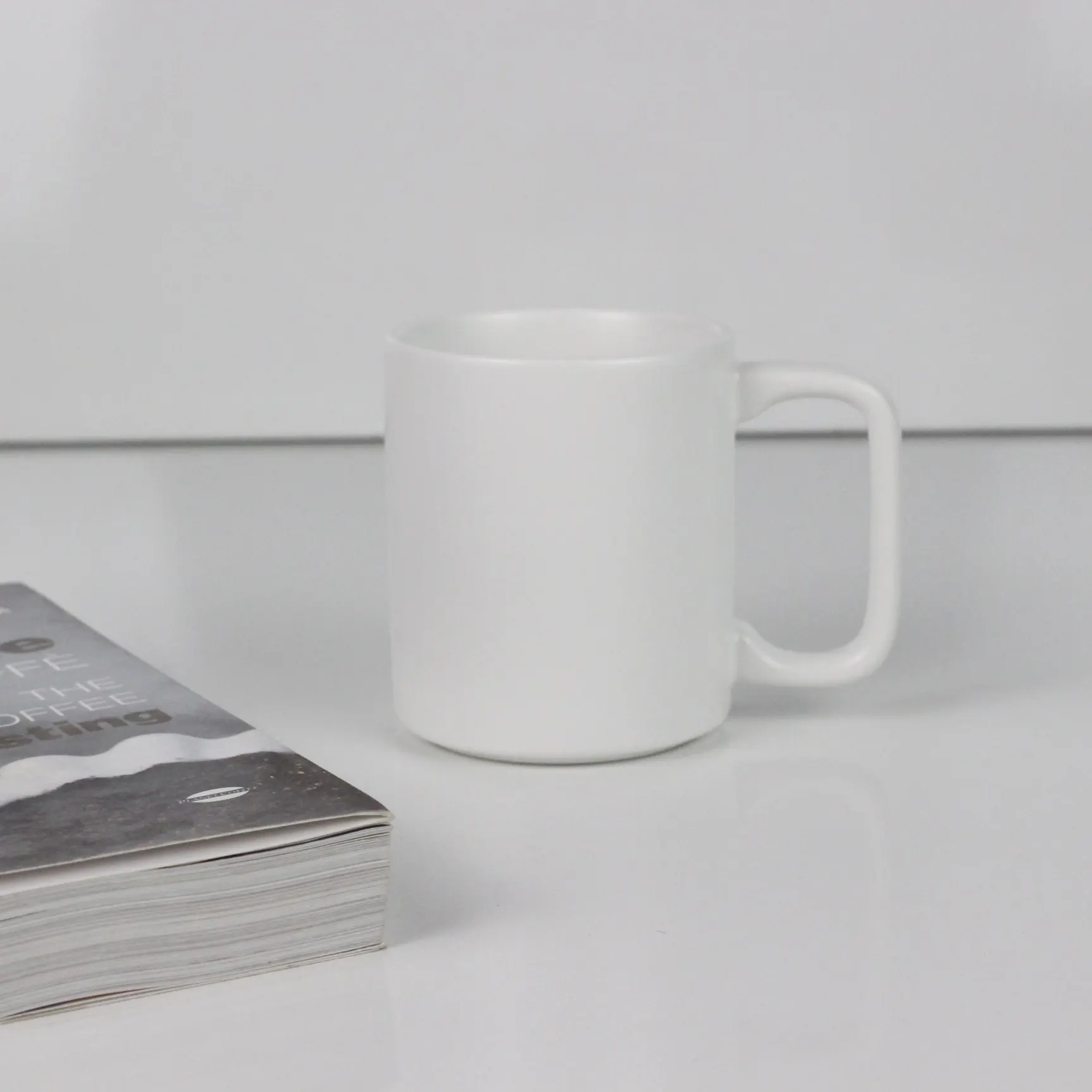 350ml Mattrosa Farbe Porzellan Kaffeetasse Gedrucktes Logo Stapelbare Keramik-Tee tasse mit quadratischem Griff Benutzer definiertes Logo Akzeptieren