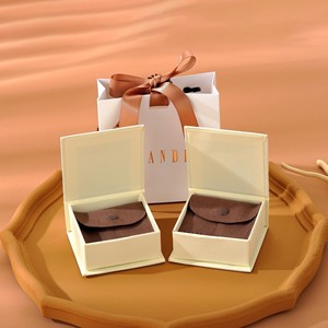Bolsa de Joyería de Microfibra con Compartimentos Separados para Pendientes, Diseño Nuevo, Logotipo Personalizado en Relieve, Bolsa de Regalo para Joyería - Product Image 3