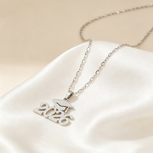 Collar con Colgante de <span class=keywords><strong>Gorra</strong></span> de Graduación 2026, Minimalista, Impermeable, de Acero Inoxidable Antideslustre, en Oro y Plata, para Graduados - Product Image 6