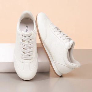 Sneakers décontractées pour femmes de haute qualité, chaussures de course classiques personnalisées, chaussures à enfiler antidérapantes avec semelle intérieure en peau de porc - Product Image 4