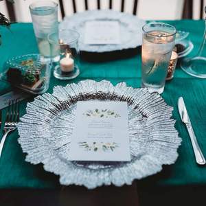 Platos Base Irrompibles <span class=keywords><strong>de</strong></span> Plástico Plateado <span class=keywords><strong>de</strong></span> 13 Pulgadas con Diseño <span class=keywords><strong>de</strong></span> Arrecife y Acabado Metálico para Recepciones <span class=keywords><strong>de</strong></span> Boda al por Mayor - Product Image 6