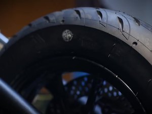 Pneus de piste semi-molés, entièrement molés, pneus de moto haute performance à haute adhérence et haute vitesse - Product Image 4