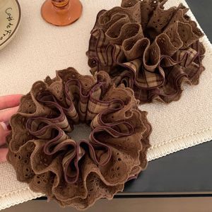 Chouchous de luxe 4 couches surdimensionnés en dentelle ajourée, chouchous en dentelle froissée style ballet, grands chouchous doux pour queue de cheval, vente en gros - Product Image 2