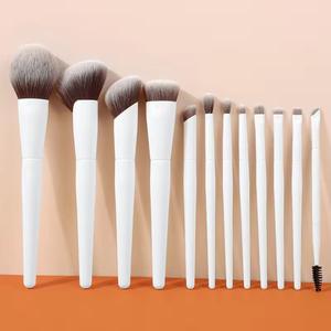 Ensemble de pinceaux de maquillage haut de gamme YRX, marque privée professionnelle, luxe, 12 pièces, durable, rose - Product Image 1