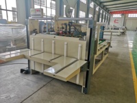 Machine plieuse-colleuse semi-automatique pour boîtes en carton