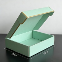 Hochwertige Magnetische Geschenkbox-Verpackung mit Bandgriff, Faltbar, Individuelles Logo, Harte Stabile Kartonbox in Schwarz und Rosa mit Kleidungseinlage