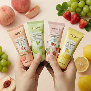 Set de Crema de Manos con Aroma a Frutas, Vitamina C, Manteca de Karité, Crema Hidratante, Nutritiva y Blanqueadora a Base de Hierbas Orgánicas - Product Image 5